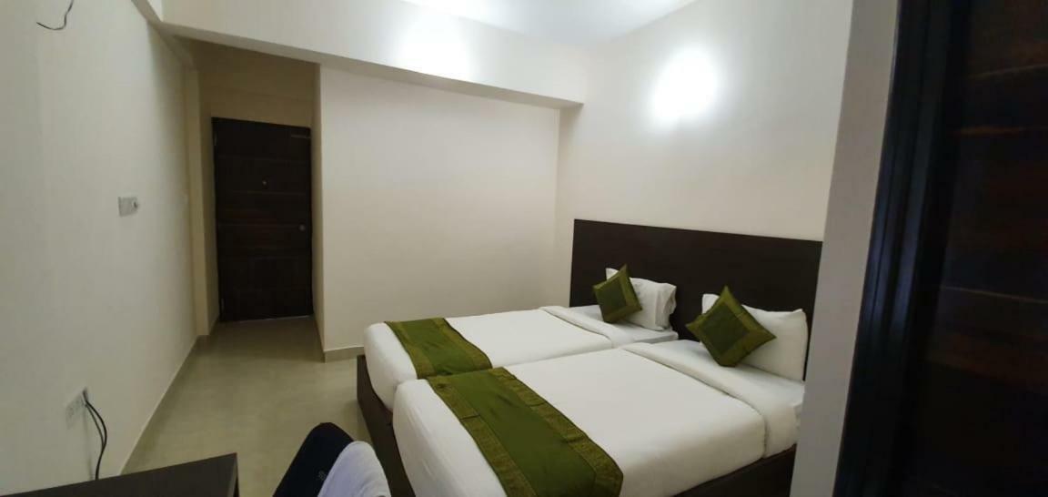 Daffodil Delight - Manyata Tech Park Hotel Бангалор Екстериор снимка